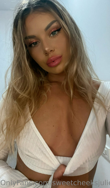 sweetcheeksjuliefree pornstar hot images