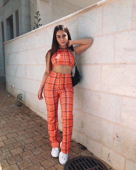 Effy Palarya model perfect image