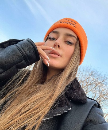 milf strip onlyfans art porn galleries