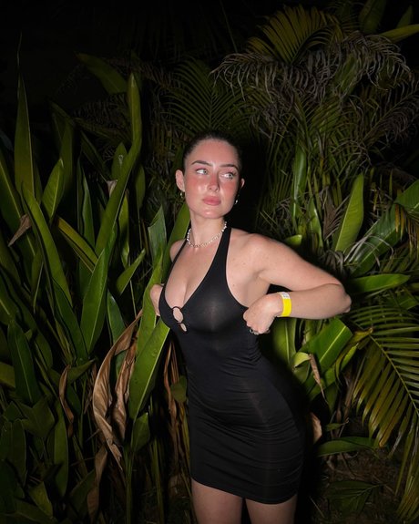 skinny shemale onlyfans art xxx archive