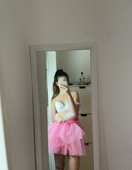 leyla free art star archive