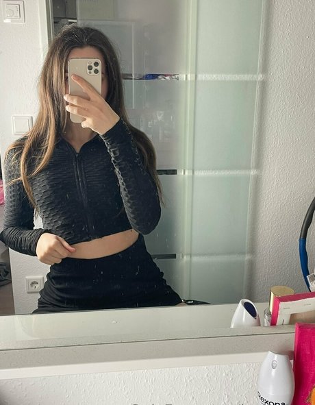 leyla free pretty model image