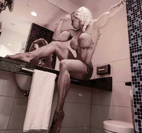 Marina Putziger sex model image