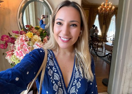 Selina Amini star hot photos