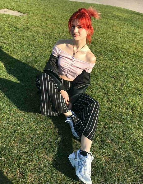 warmyflame beautiful model img