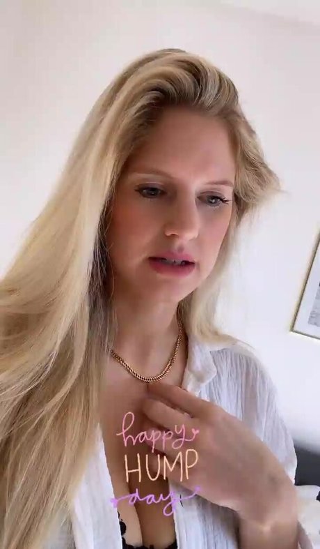 Miss Sophy model top image