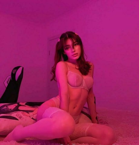 caroline miss sexy actress pic