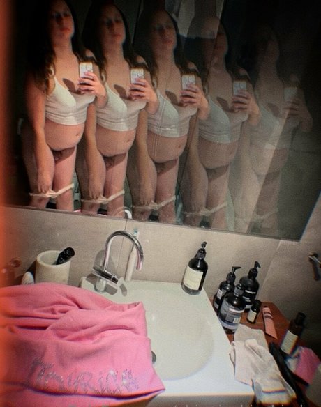 chippiechipsbimbo sexy model galleries