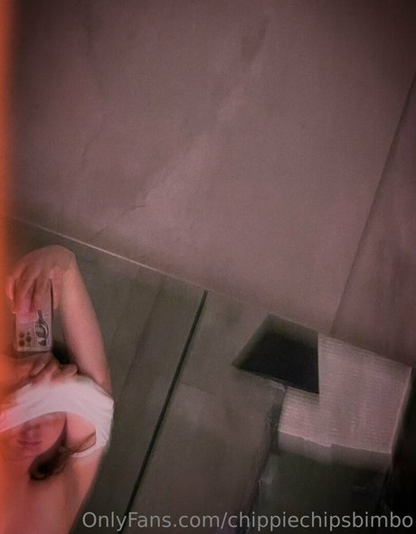 chippiechipsbimbo pornstar naked image