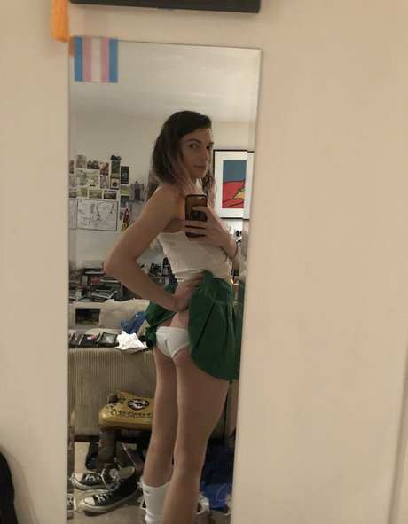 chippiechipsbimbo model pretty photo