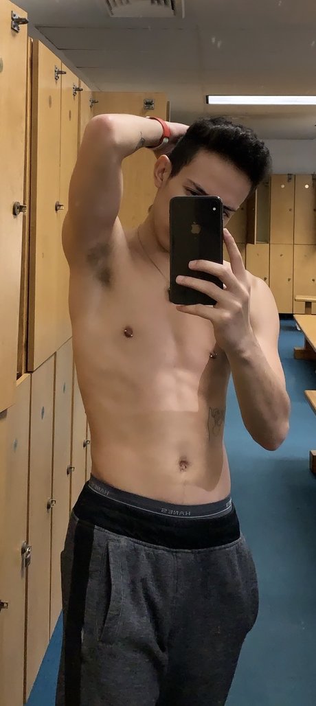 Sassy Top erotic star photo