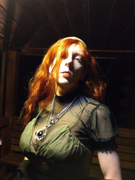 Sara Nous star art photos