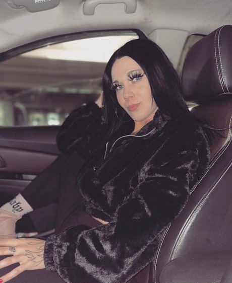 _erenity_ free model pictures