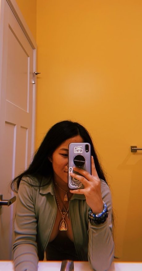 Alona Bloom nudes model pic