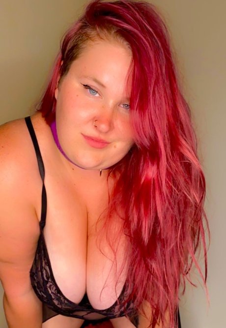 Scarlett 44g pornstar nudes pictures