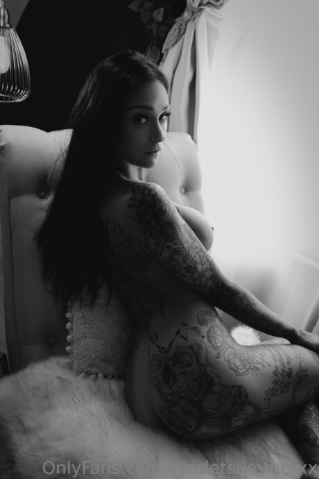 Scarlet Summer star adult pic