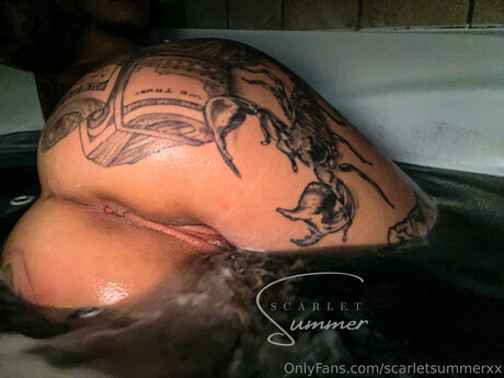 Scarlet Summer model adult galleries