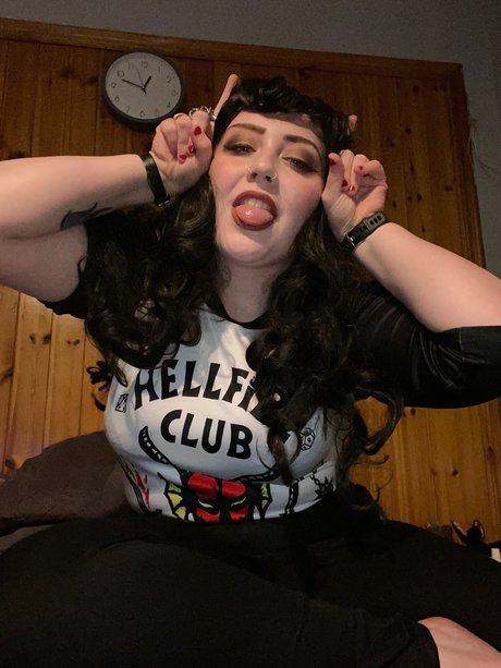 Scarlet Cosplay naked model galleries