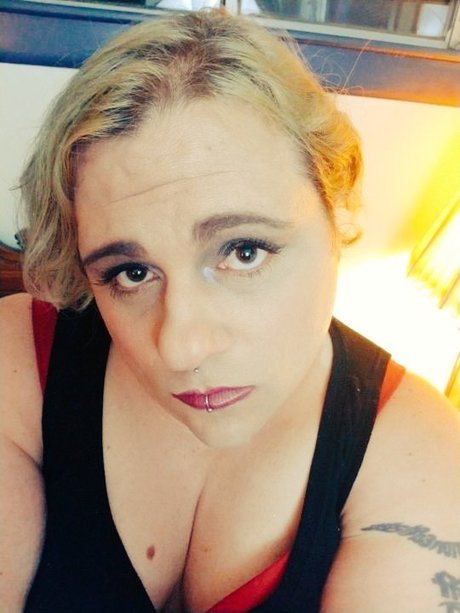 Scarlet Filth art model gallery