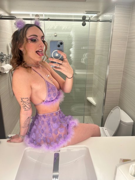 D E M I erotic pornstar pictures