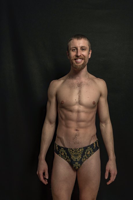 Easy going nude actress pic