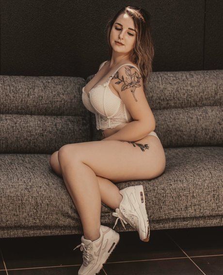 Laura Vanderbooben beautiful model archive