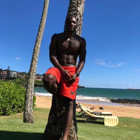 Starts with B pretty model picture