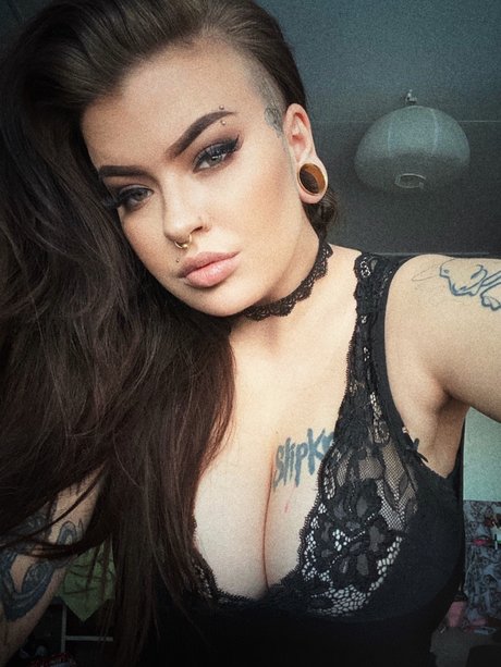 simona hot actress image