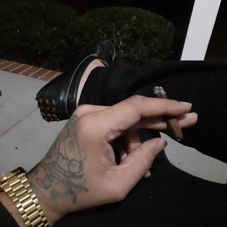 YZ TTG ENT star sexy images