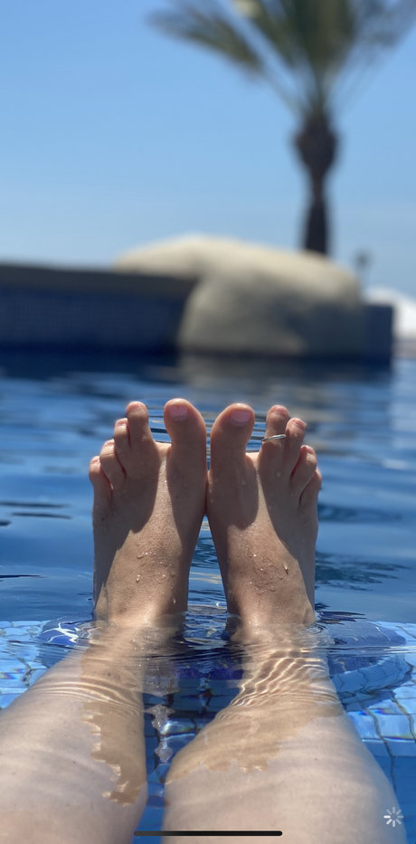 Jennitoes69 porn model gallery