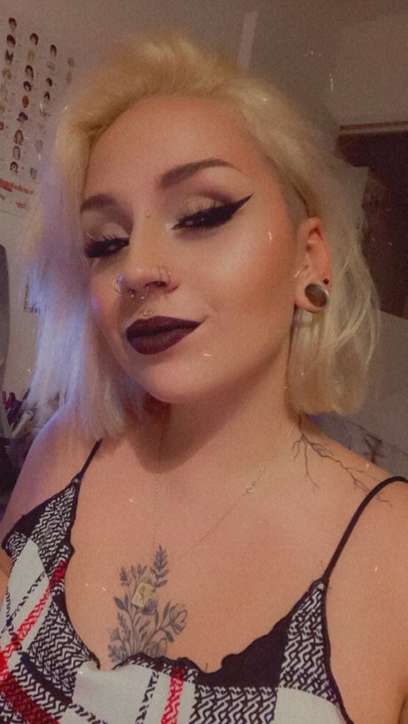 YumikaChan nude model gallery