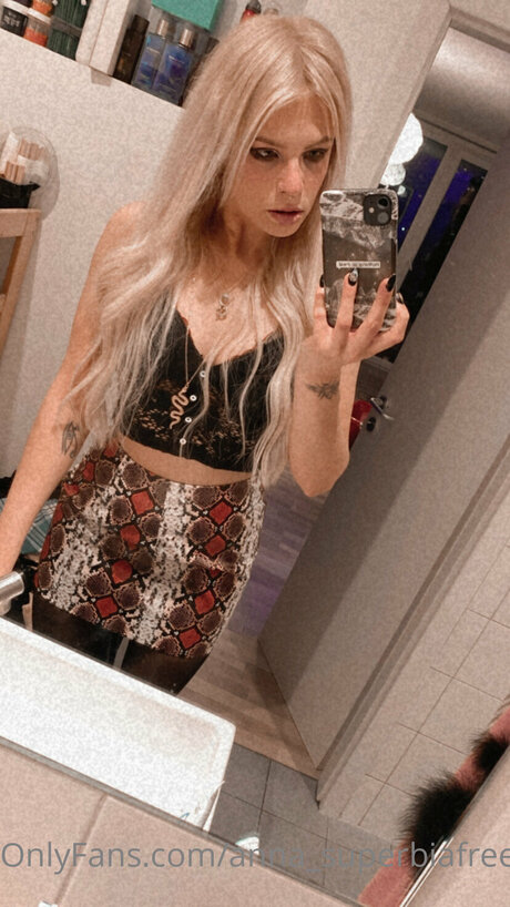 Superbia pornographic model photos