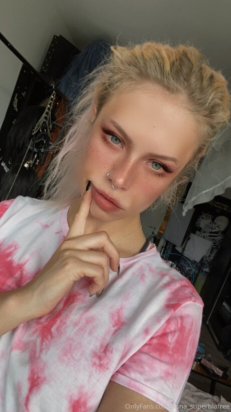 Superbia naked actress galleries