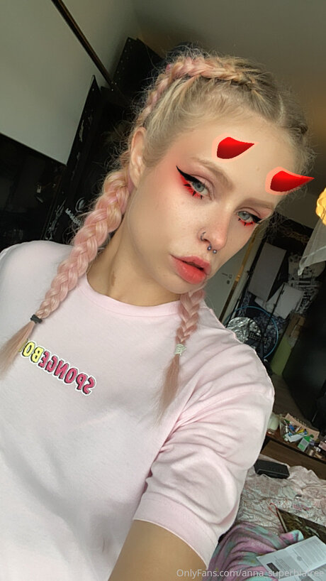 Superbia model perfect pictures