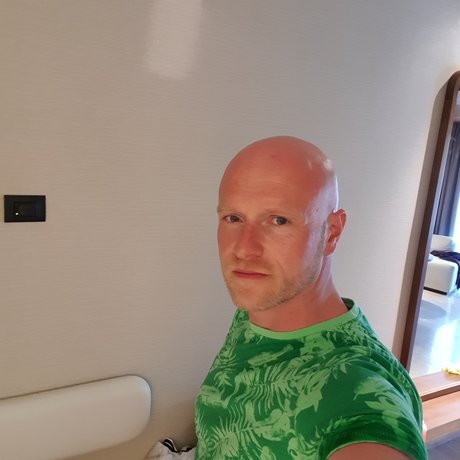 Twobone nudes actress images