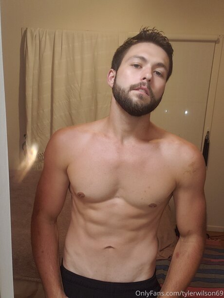 Tyler Wilson model best image