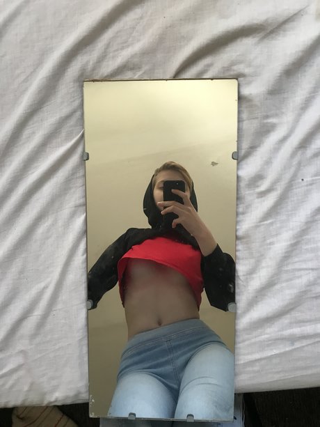 trnd model naked picture