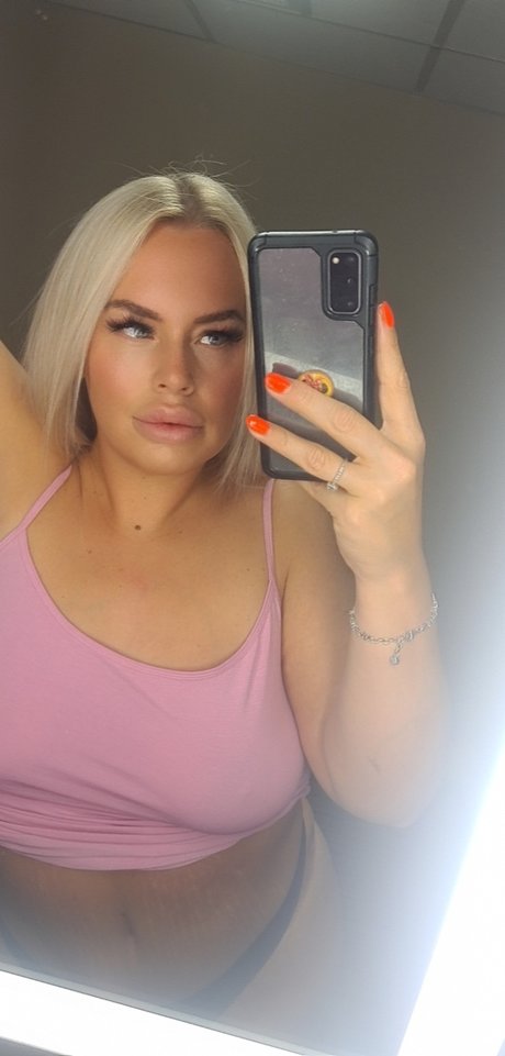 Felicity Lou nude pornstar image