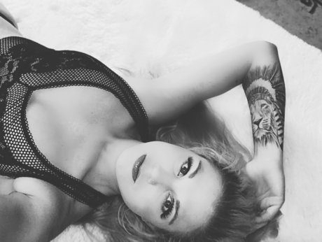 Outlaw Cowgirl model art archive