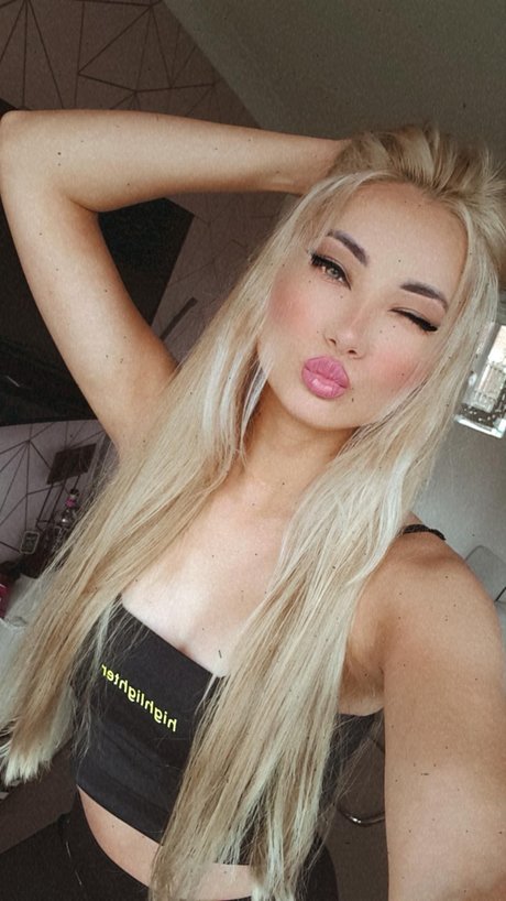 Krolowa rozi model porn image