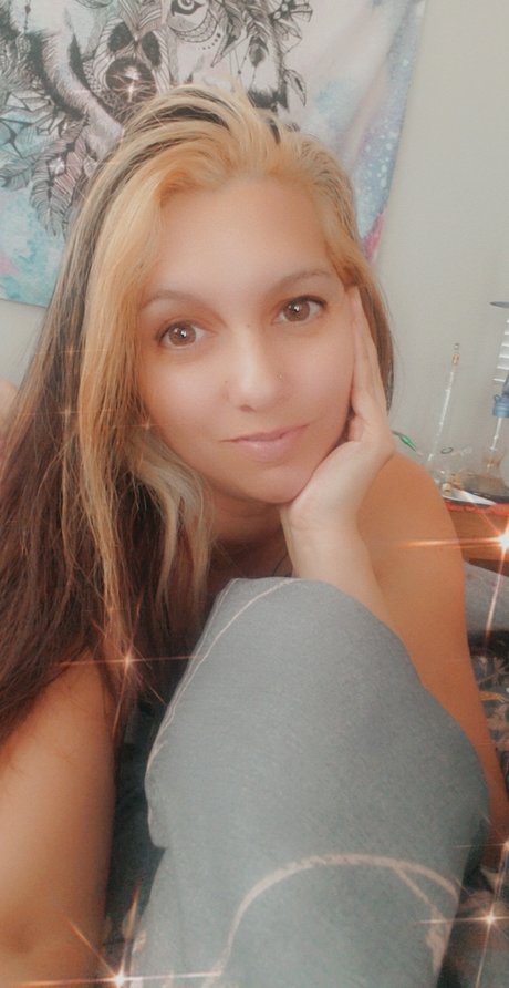 Pandora in the desert Backstage erotic star image