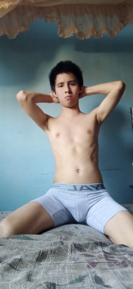 Rompefantasma3000 exclusive pornstar pictures