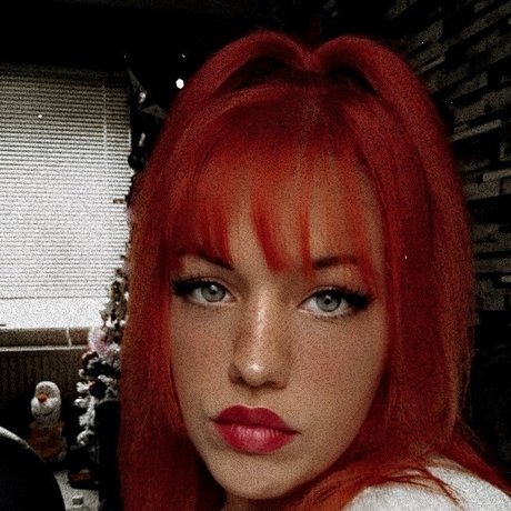 _Goddess Em_ hd actress photo