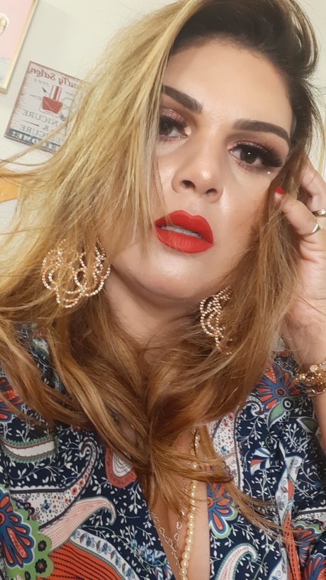 Aline Bertuci hot actress pictures