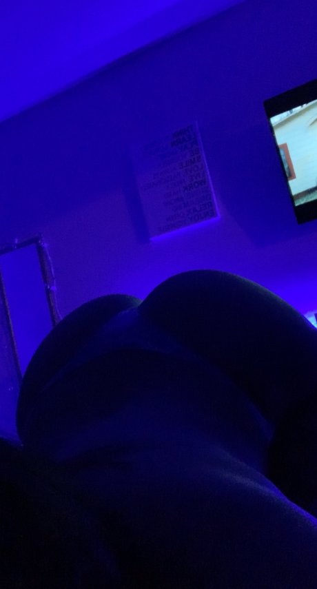 Tionna nudes model photo