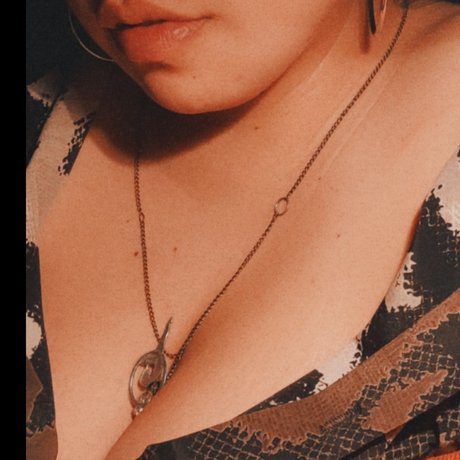 Strawberry Wine hd model pic