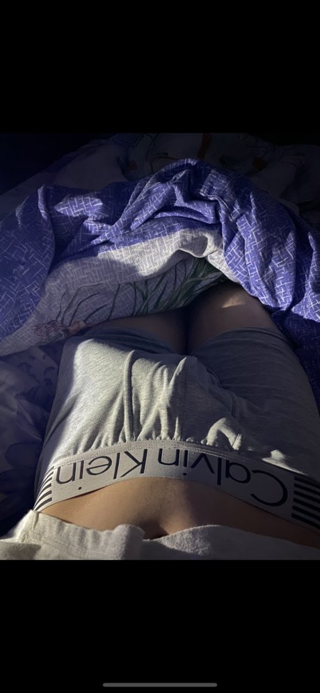 blonde hairy pussy onlyfans exclusive photos