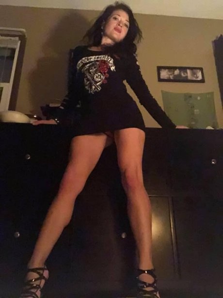 Luna Lilly hot model img