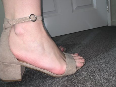 mommysfeet pretty pornstar image