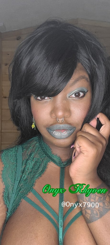 Onyx Rhyven s Page erotic model images